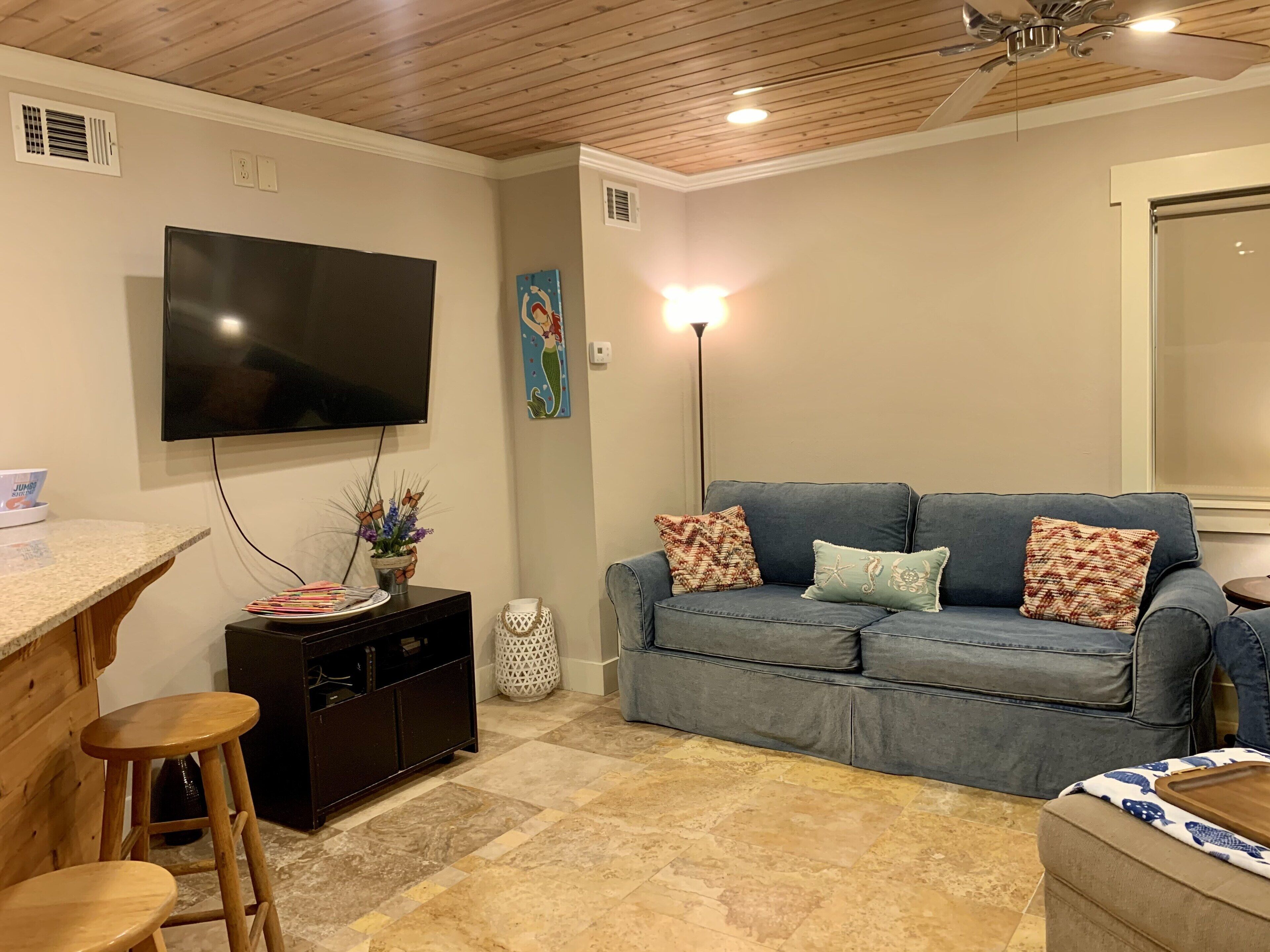 Gulf Breeze Canal Bungalow 