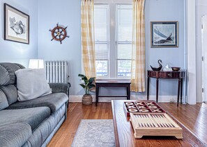 Una Smart TV, libros