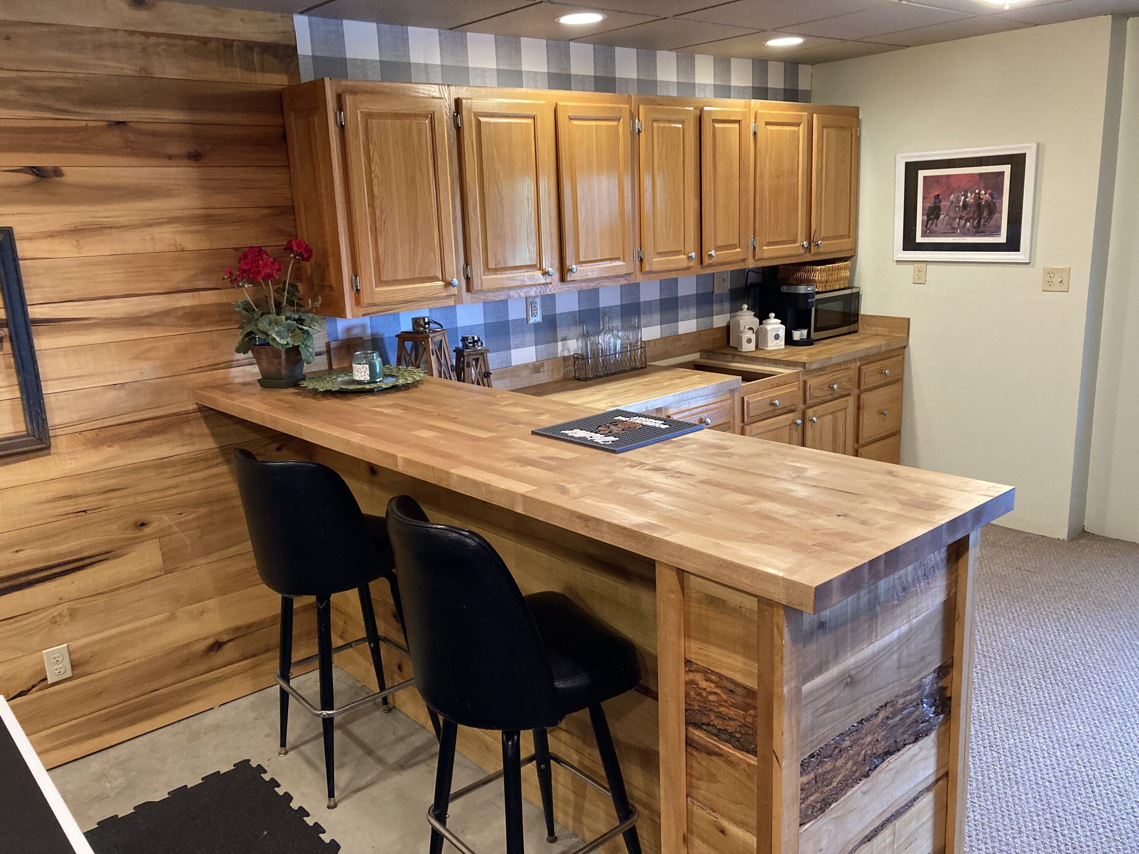 The Bourbon Lodge - Log home escape, Bourbon Trail, sunsets, peaceful retreat 