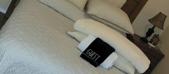 1 Cozy Bedroom Basement suite 