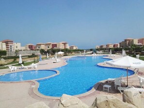 Outdoor pool - Charming Chalet with sea view (Qesm Borg ElArab)