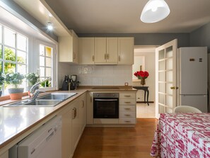 Réfrigérateur, micro-ondes, four, lave-vaisselle