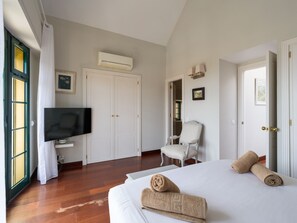 3 chambres, fer et planche à repasser, lit parapluie, Wi-Fi gratuit