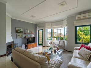 Smart TV, fireplace - House with cozy garden BBQ (Santa Brígida)