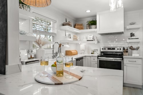 Naples Oasis - Heated Pool, Pizza Oven, Fire Pit & Near Vanderbilt Beach