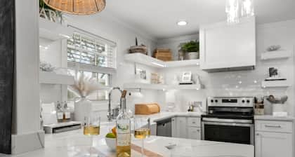 Naples Oasis - Heated Pool, Pizza Oven, Fire Pit & Near Vanderbilt Beach