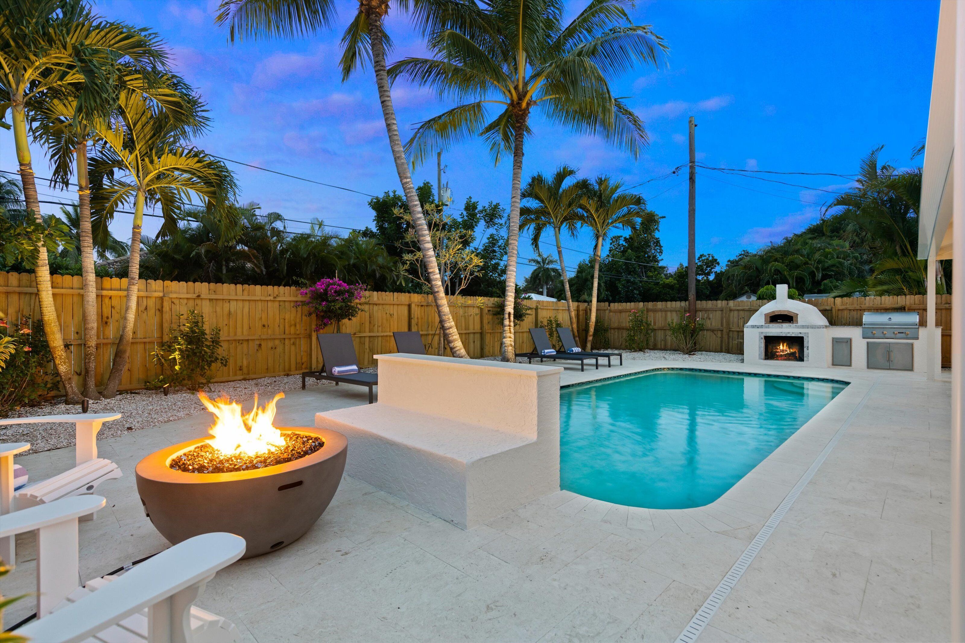Naples Beach Retreat: Heated Pool, Steps to Vanderbilt Beach