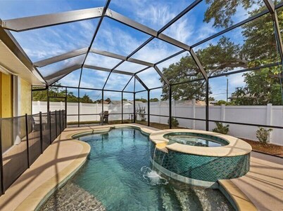 Relax`n - Beautiful newer South Venice home with pool and spa