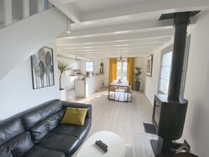 Een smart-tv en een kantoor