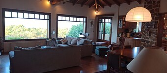 Κατοικία σε κτήμα σε απόσταση αναπνοής από την Αθήνα και τη θάλασσα