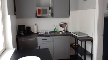 Fridge, microwave, stovetop, coffee/tea maker