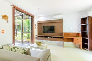 Apartamento | Área de estar | TV 42 polegadas com canais a cabo