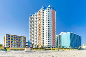 A high-rise hotel with multiple floors, balconies, and a beach view. - Palace Resort 2212 (Myrtle Beach)
