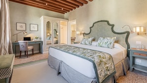A bedroom with a large bed, a desk, a chair, and a wardrobe. - L'Opera Divina (Venice)