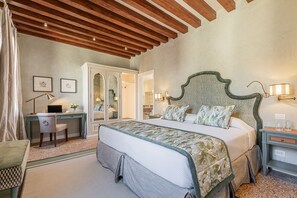 4 Schlafzimmer, Schreibtisch, Bügeleisen/Bügelbrett, kostenloses WLAN