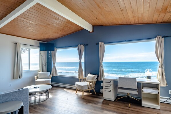 Deluxe Cottage w/Hot Tub, Kitchenette | Decoración personalizada, muebles diferentes y wifi gratis