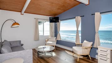 Deluxe Cottage w/Hot Tub, Kitchenette | 特色装修、特色家居、免费 WiFi、床单