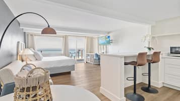 Deluxe King Room with Jetted Tub and Ocean View | Individually decorated, individually furnished, free WiFi, bed sheets