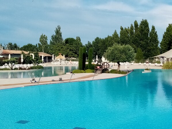 Outdoor pool, a heated pool