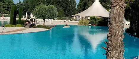 Outdoor pool, a heated pool