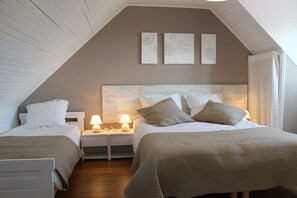 4 habitaciones, tabla de planchar con plancha y cuna de viaje 