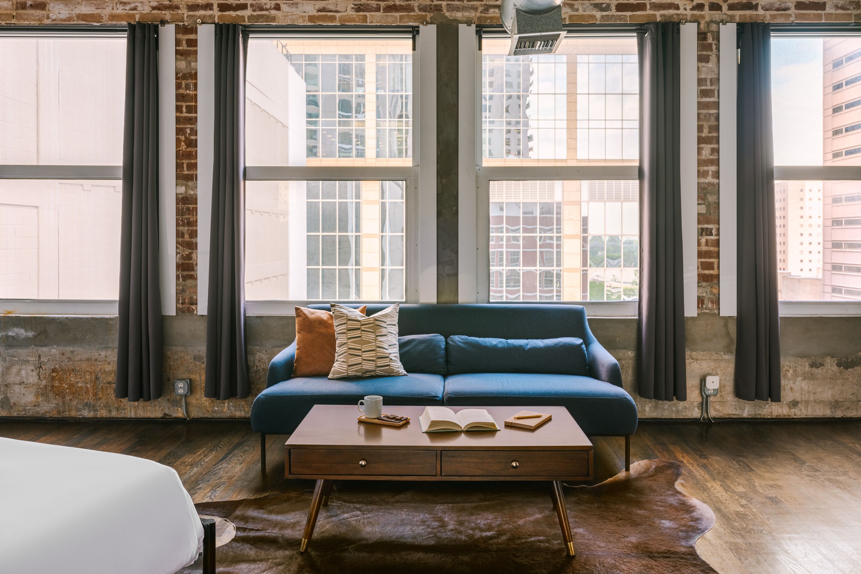 Sonder The Hogg Palace | Studio Apartment