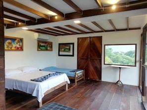 Deluxe-Zimmer | Bügeleisen/Bügelbrett, kostenloses WLAN, Bettwäsche