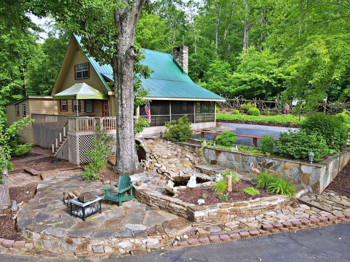 Pets OK! Unique cottage near Lake Lure Relaxed Cancel Policy! Apple Valley Golf!
