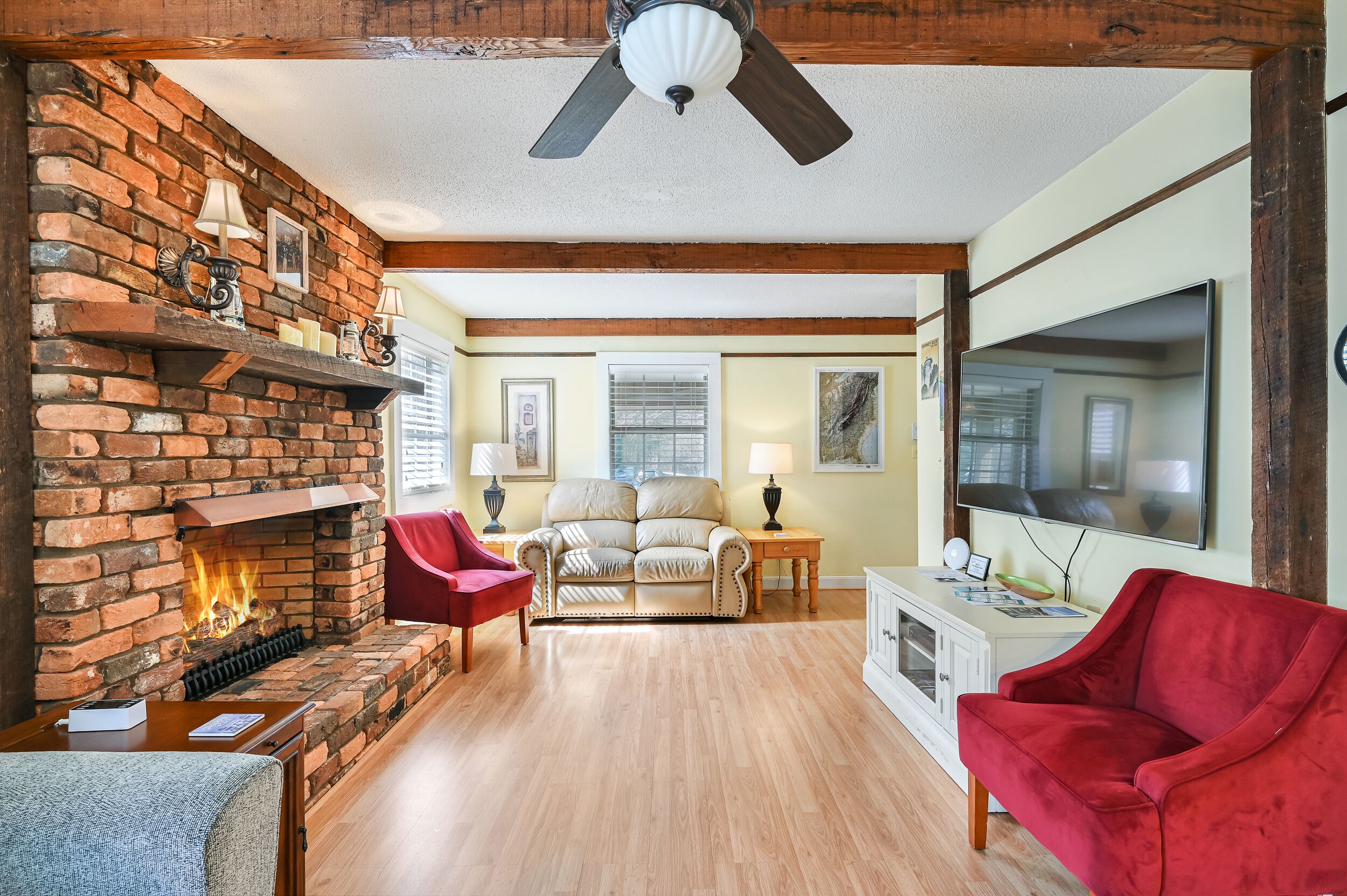 Pets OK! Unique cottage near Lake Lure Relaxed Cancel Policy! Apple Valley Golf!