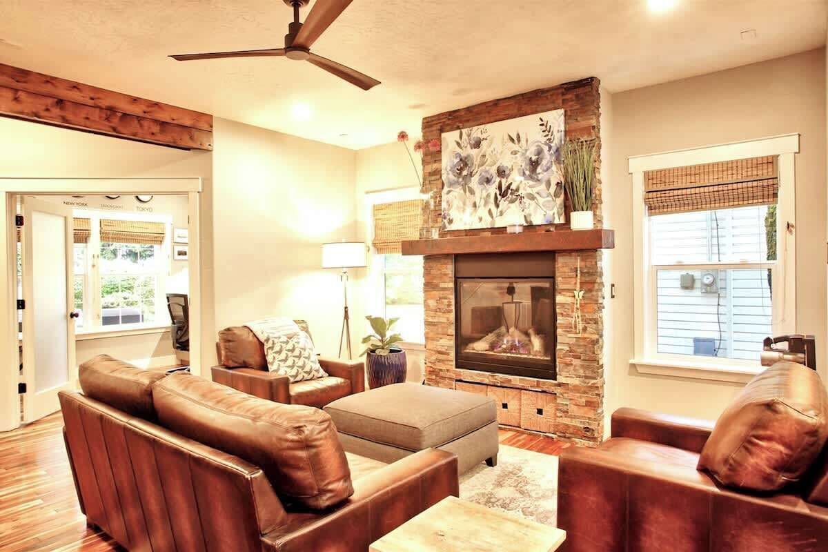 Smart TV, fireplace, books, music library