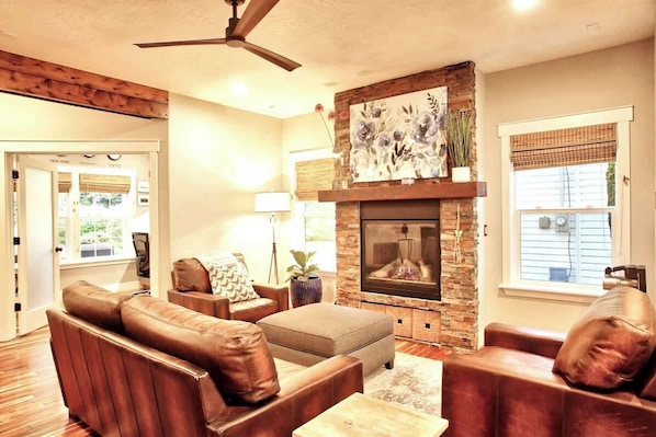 Smart TV, fireplace, offices