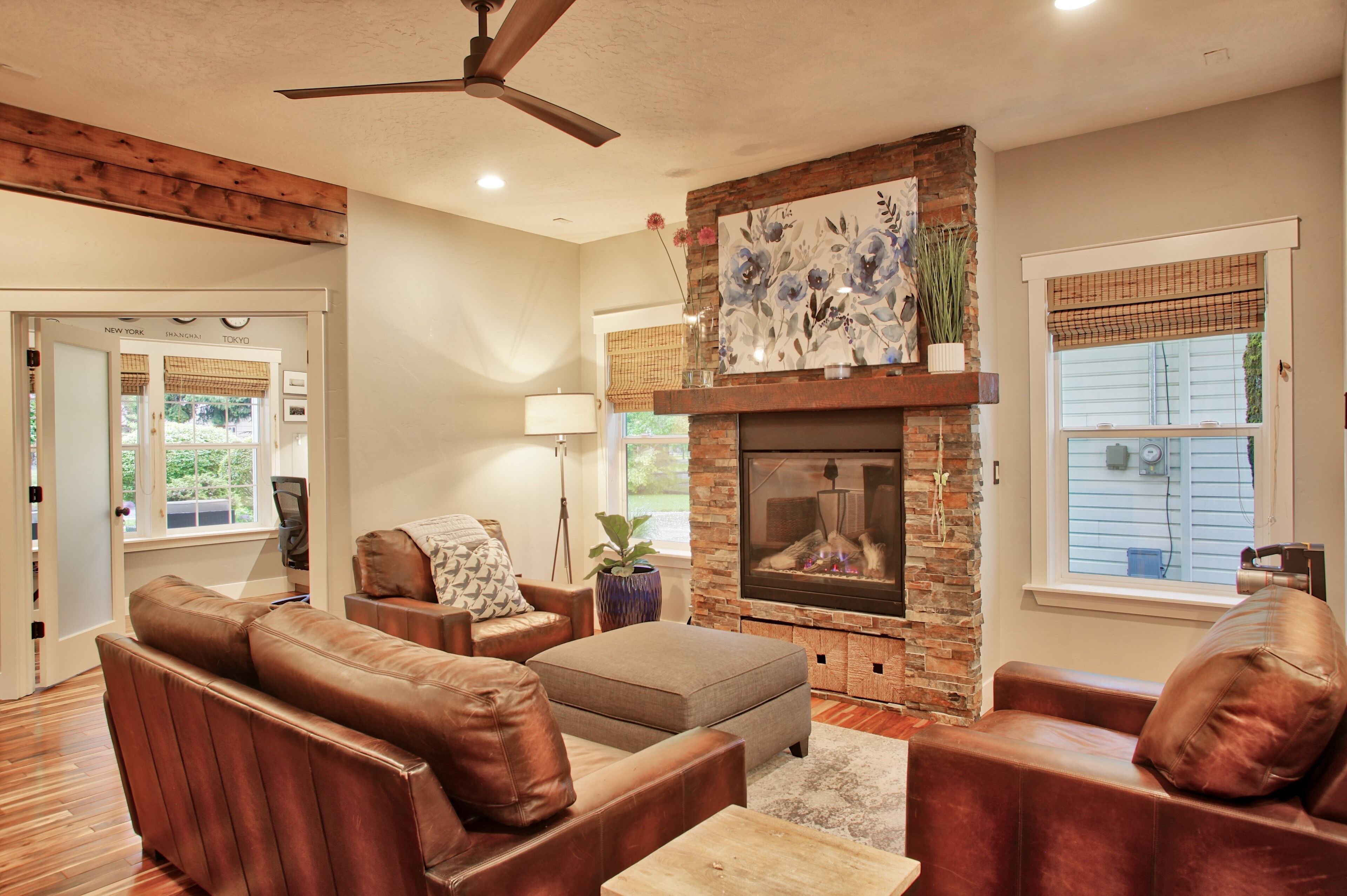 Spacious home W/ hot tub, Outside dining, BBQ, fire pit & backyard games!