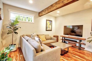 Smart-TV, Kamin, Stereoanlage, Arbeitsbereiche