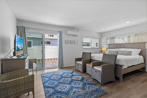 Island Suite - Amazing location by Balboa Ferry and Beaches with New A/C