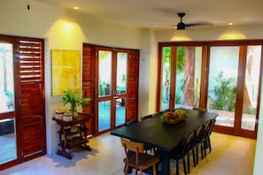 Deluxe House | Living area | 42-inch Smart TV with digital channels, TV, streaming services - Delos Luxury 9 Bedroom near Chicxulub (Progreso)