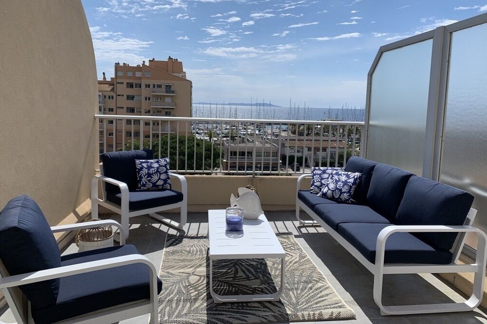 Magnifique Duplex AU Dernier Etage Avec SES 2 Terrasses VUE MER SUR LE Port