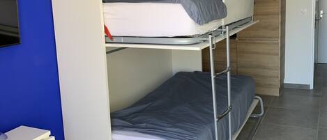 1 chambre, fer et planche à repasser, lit parapluie, Wi-Fi gratuit