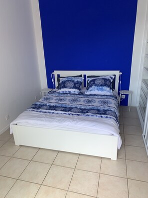 1 chambre, fer et planche à repasser, lit parapluie, Wi-Fi gratuit