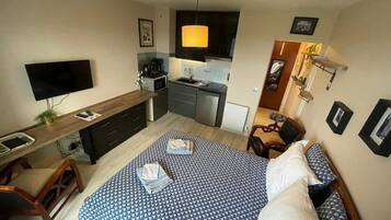 1 bedroom, WiFi (free), bed sheets