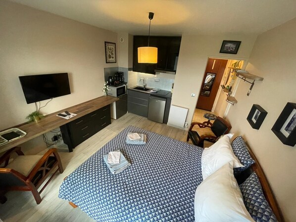 1 bedroom, free WiFi, bed sheets