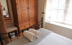 Apartamento, varias camas | 2 dormitorios, tabla de planchar con plancha, wifi gratis y ropa de cama