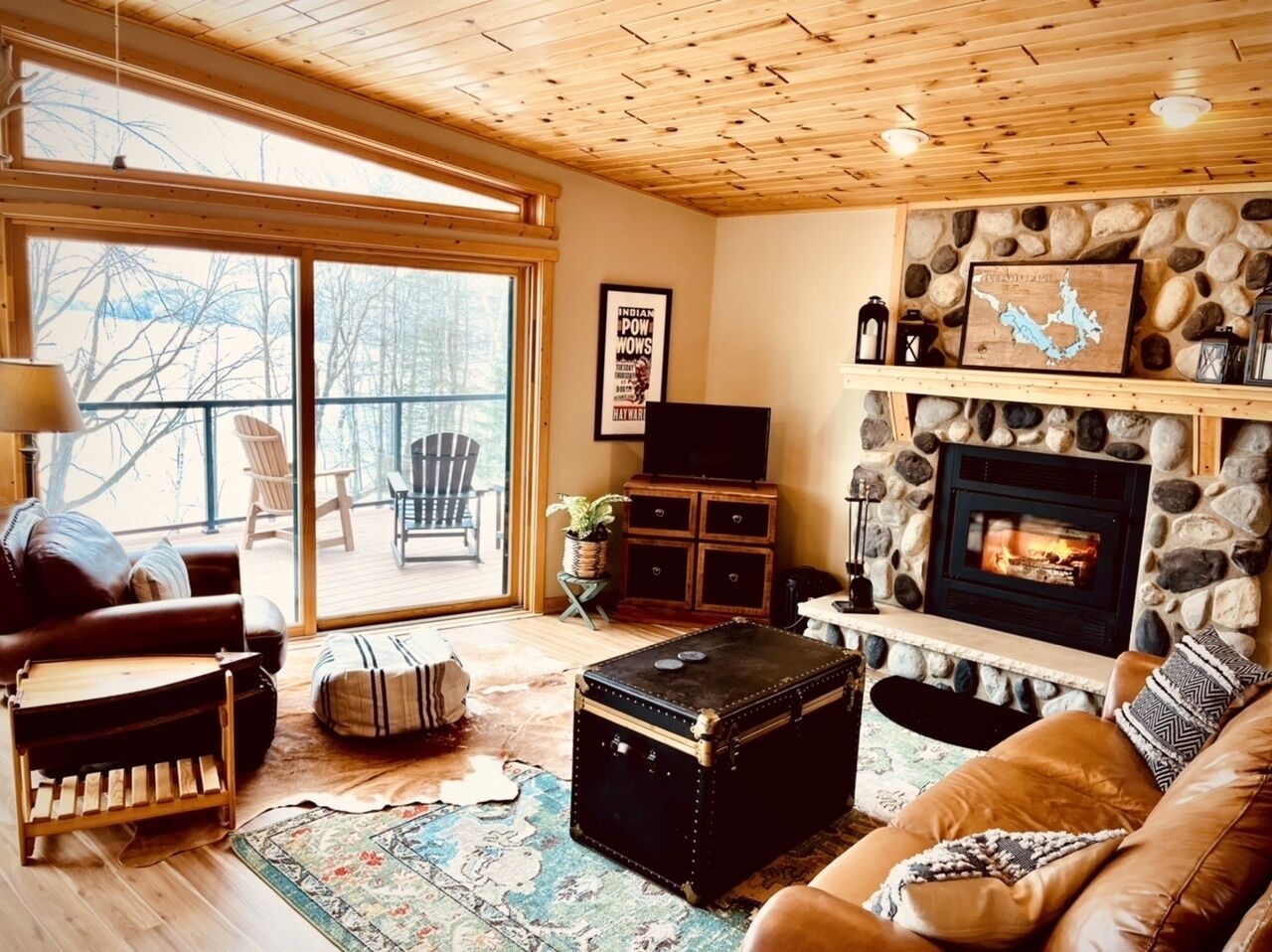 Lakeside Snowmobile/Ski Retreat on 2,700 Acre Nelson Lake in Hayward-ON TRAIL19!