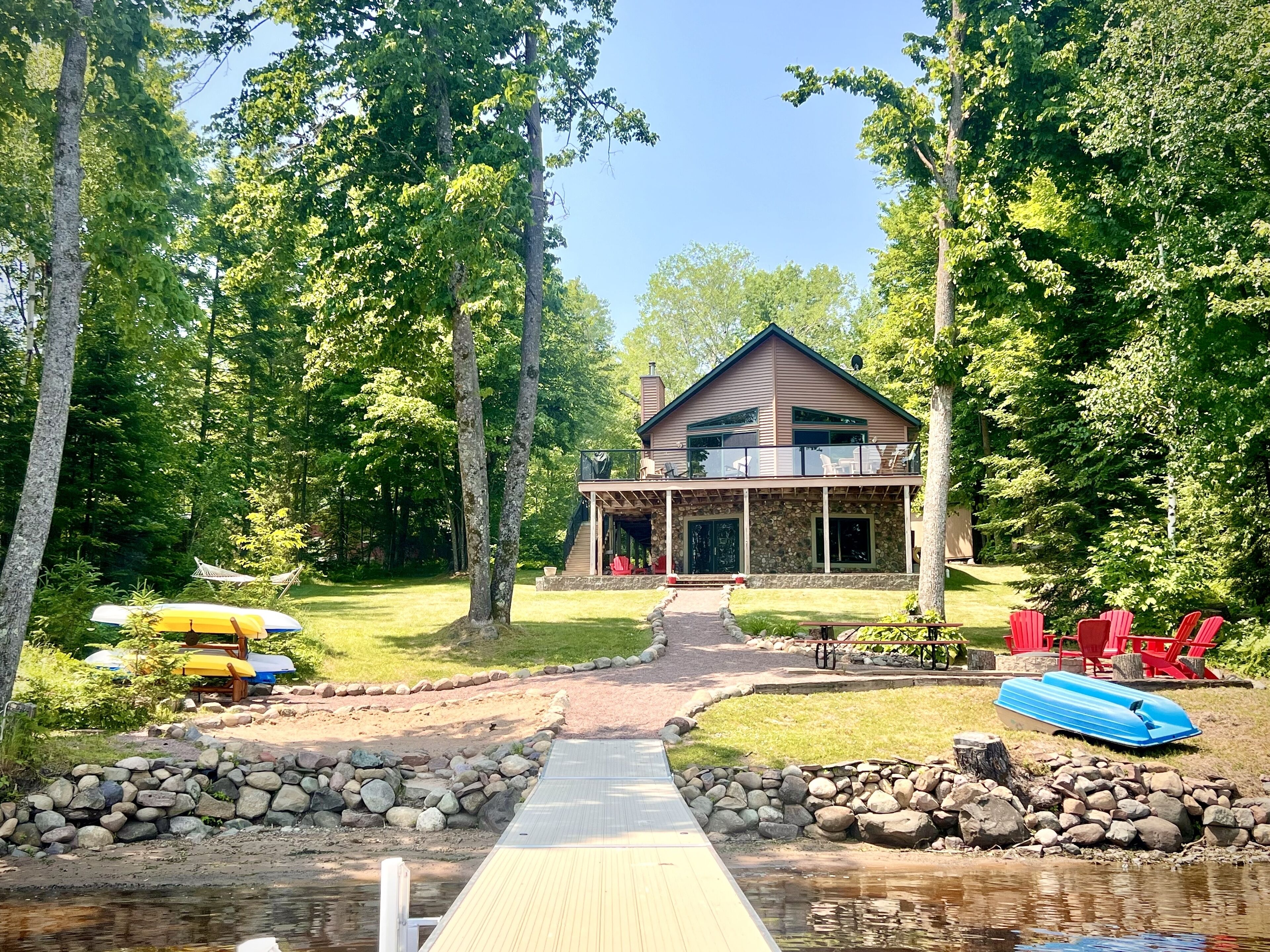 Lakeside Snowmobile/Ski Retreat on 2,700 Acre Nelson Lake in Hayward-ON TRAIL19!