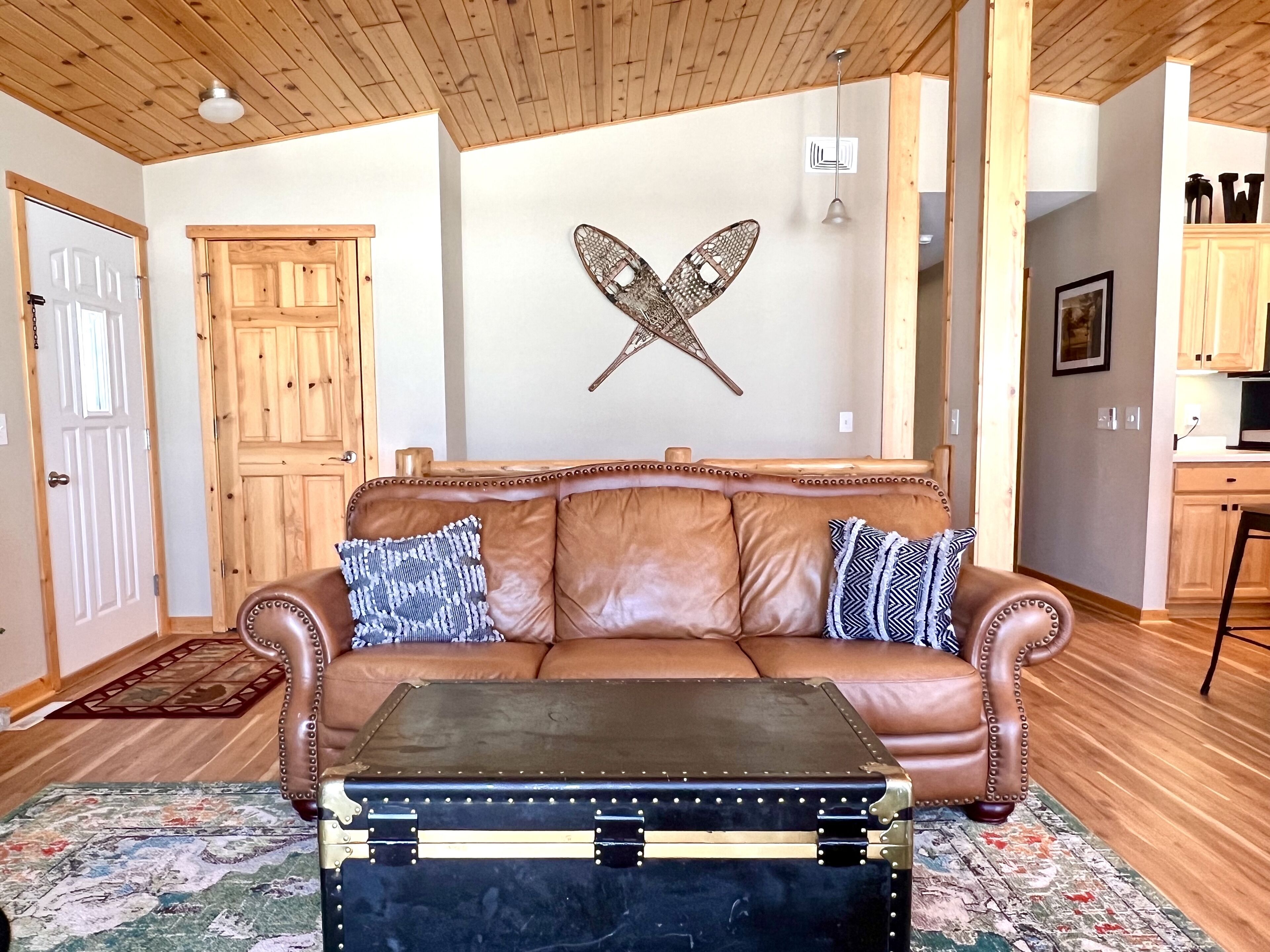 Lakeside Snowmobile/Ski Retreat on 2,700 Acre Nelson Lake in Hayward-ON TRAIL19!