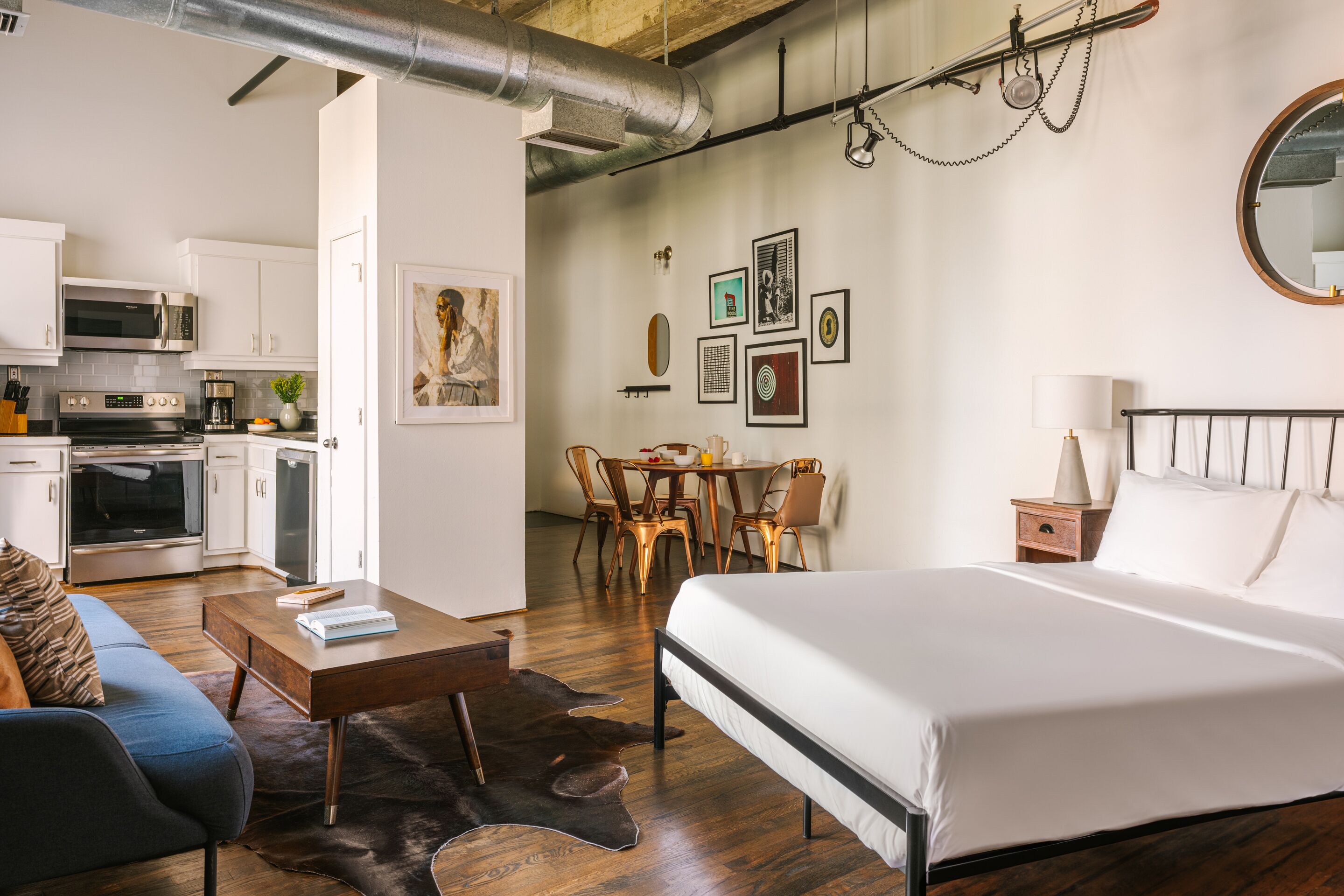 Sonder The Hogg Palace | Superior Studio Apartment