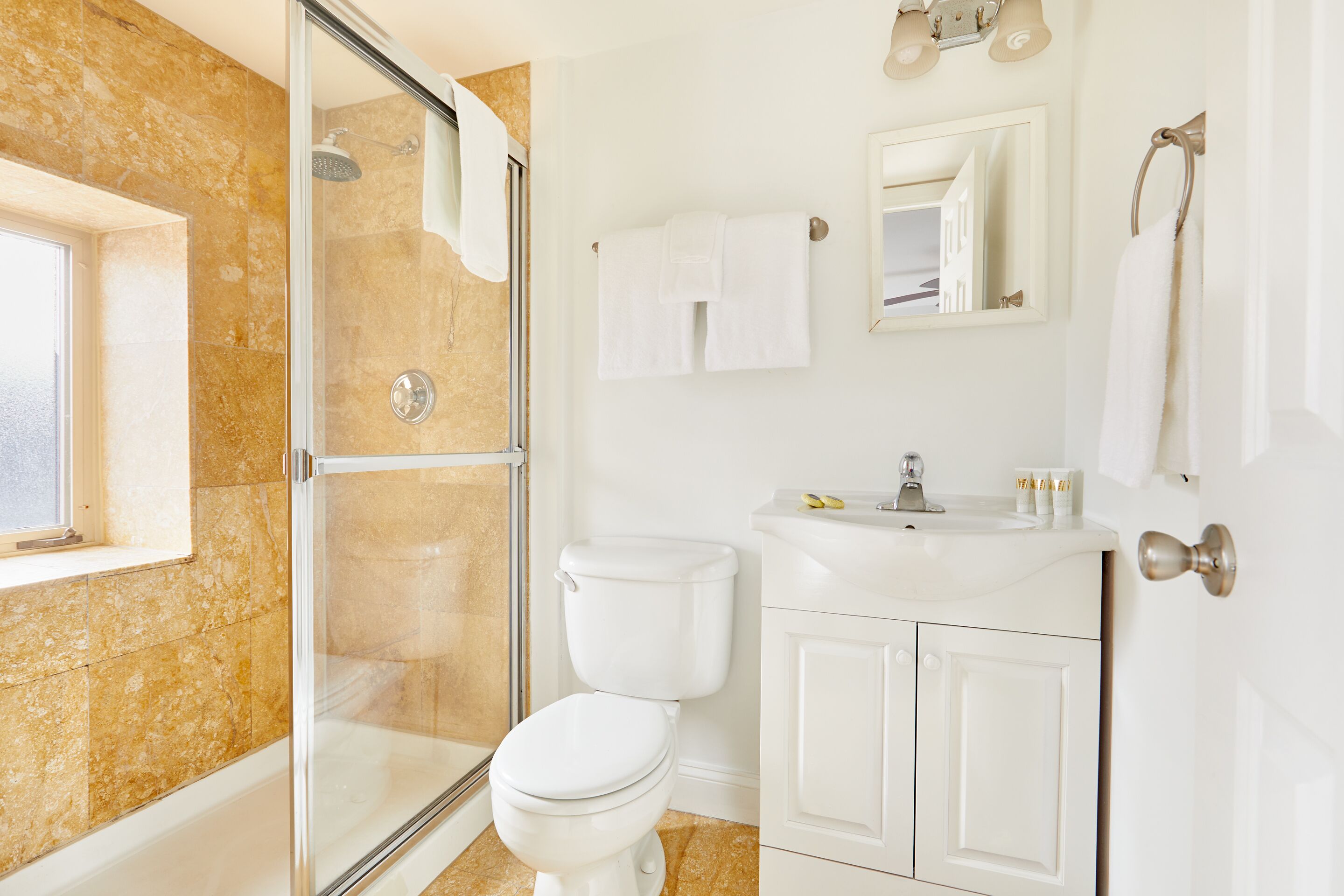 Sonder Del Ray | Studio Apartment