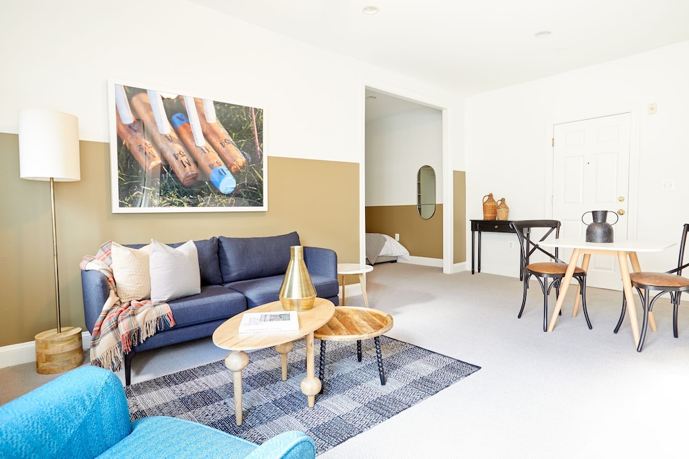 Sonder Del Ray | Spacious Studio Apartment