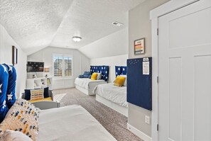 7 bedrooms, desk, iron/ironing board, travel crib