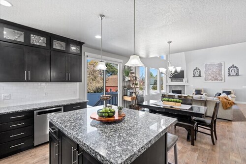 Clean 7 Bedroom, Gym, Sauna, Hot Tub, Game Room