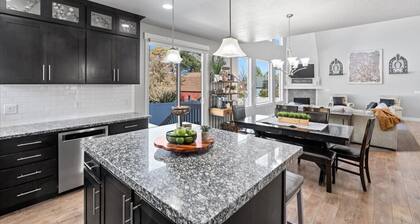 Clean 7 Bedroom, Gym, Sauna, Hot Tub, Game Room